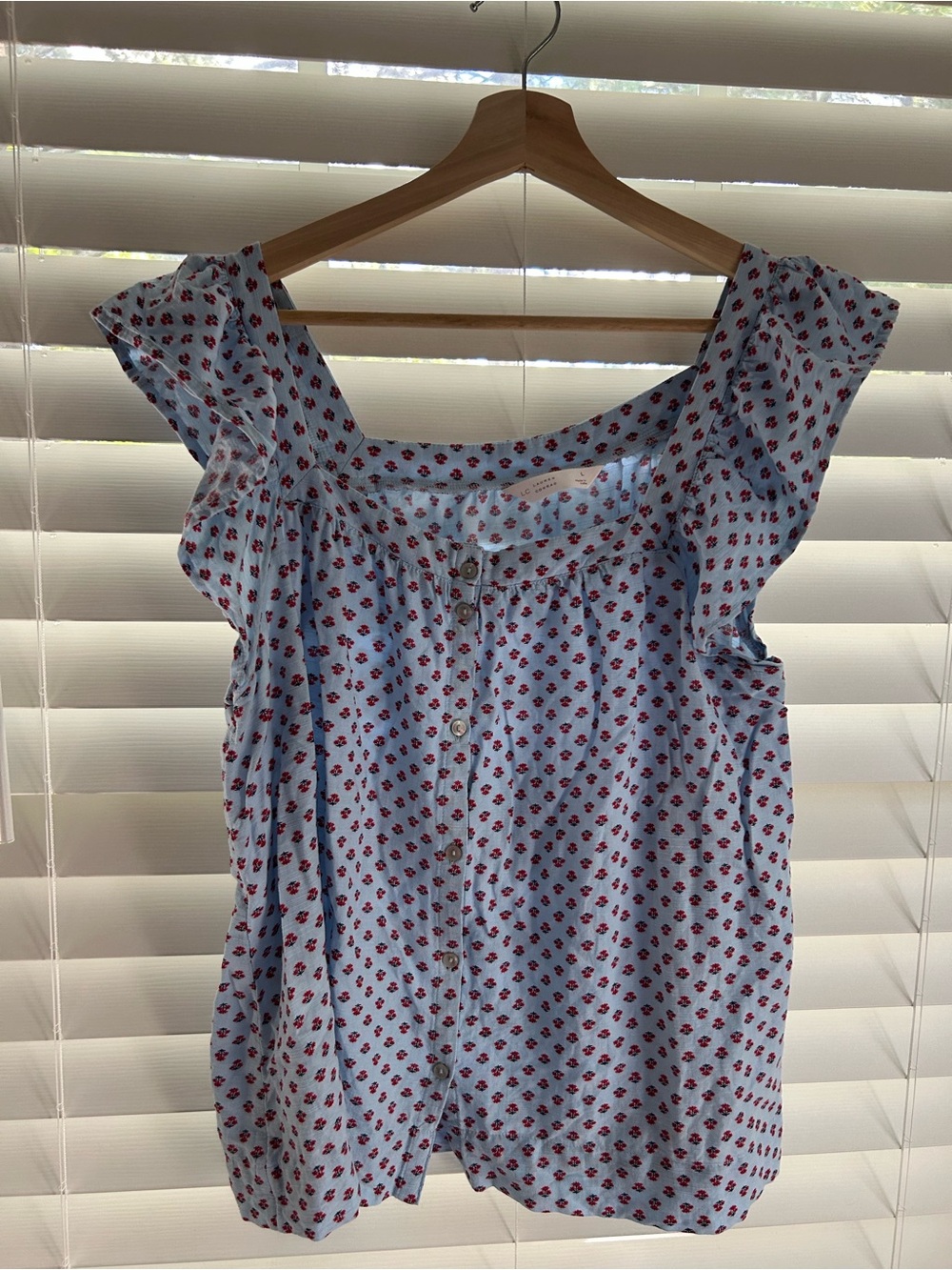 Lauren Conrad Light Blue with red Floral pattern Button-Front flutter sleeve Top
